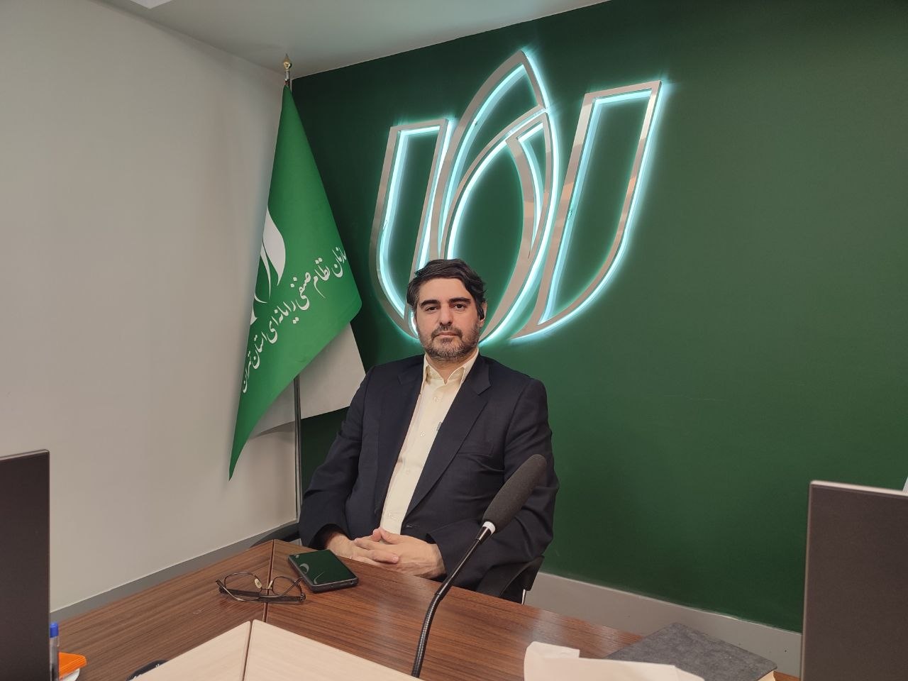 پروانه اپراتور هوش مصنوعی: تفسیر محدود یا متن موسع؟
